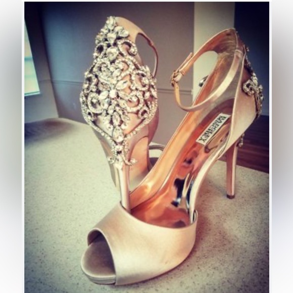 Badgley Mischka Karson Ankle Strap Peep
Toe Pump Ivory Satin women size 9 4.5" - Picture 4 of 17